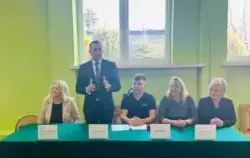 Zdjęcie do Podpisanie umowy na na realizację zadania pn.:...